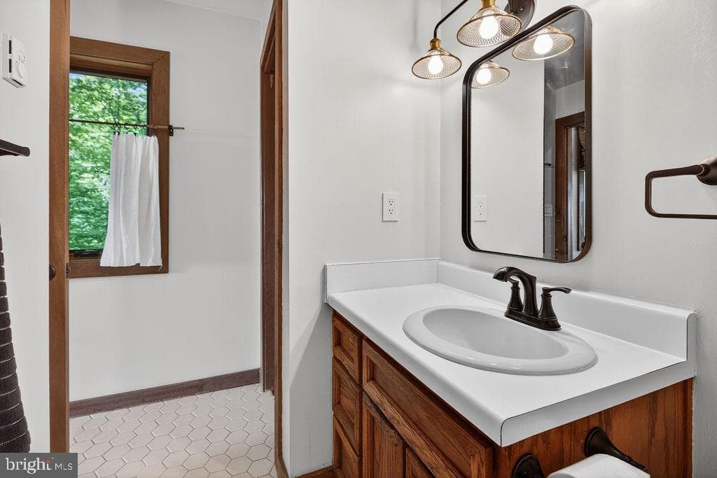 198 Hemlock Drive photo 42