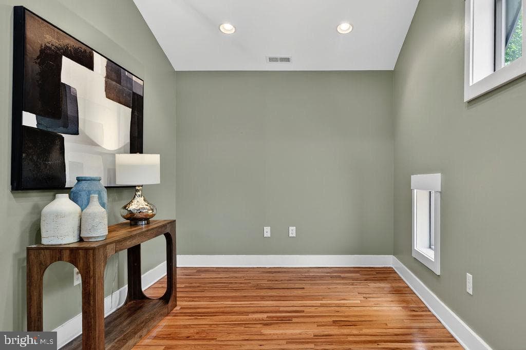 47 Beech photo 44