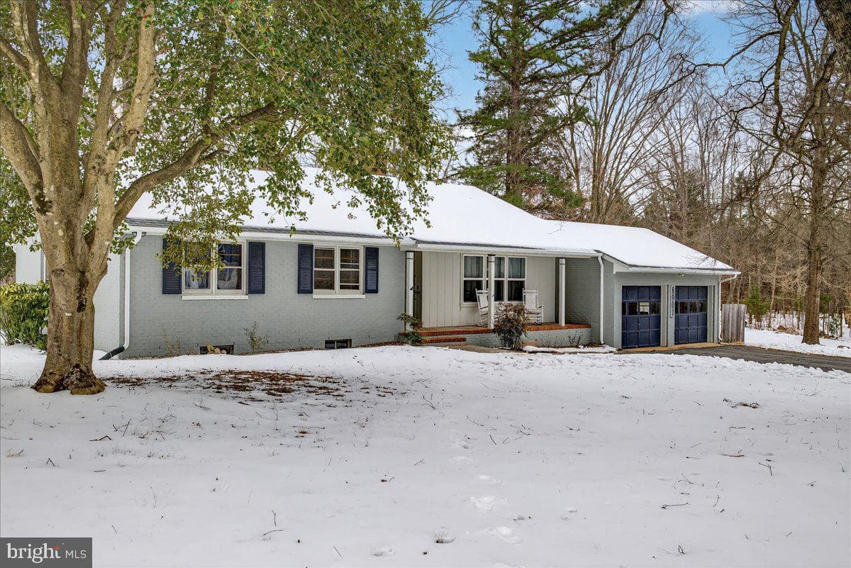 8901 Deekens Street photo 1