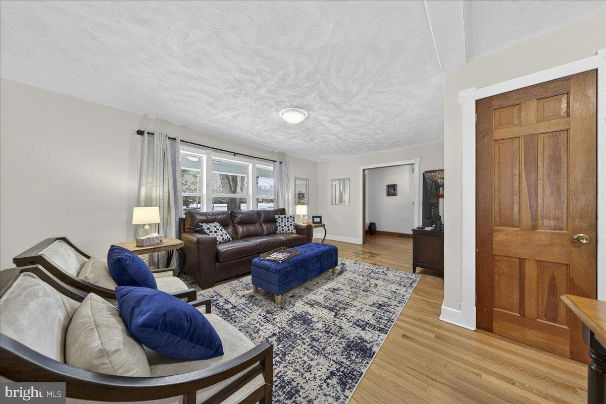 8901 Deekens Street photo 15