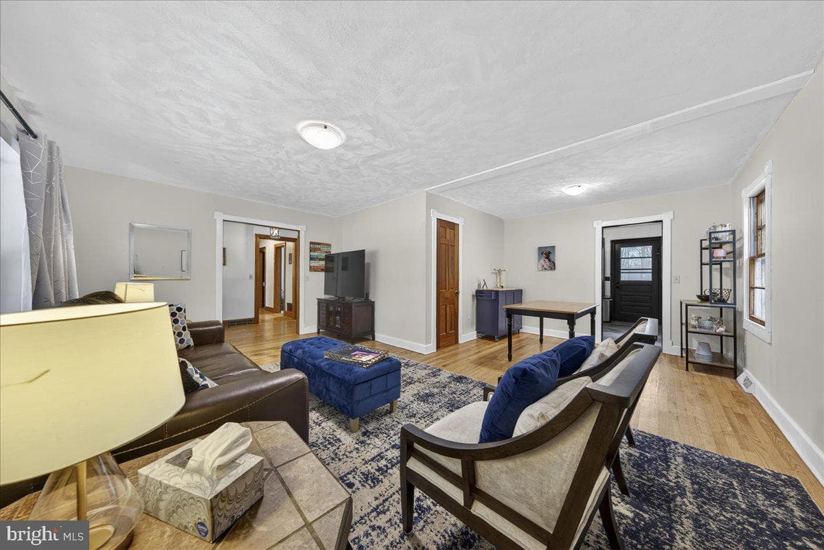 8901 Deekens Street photo 16