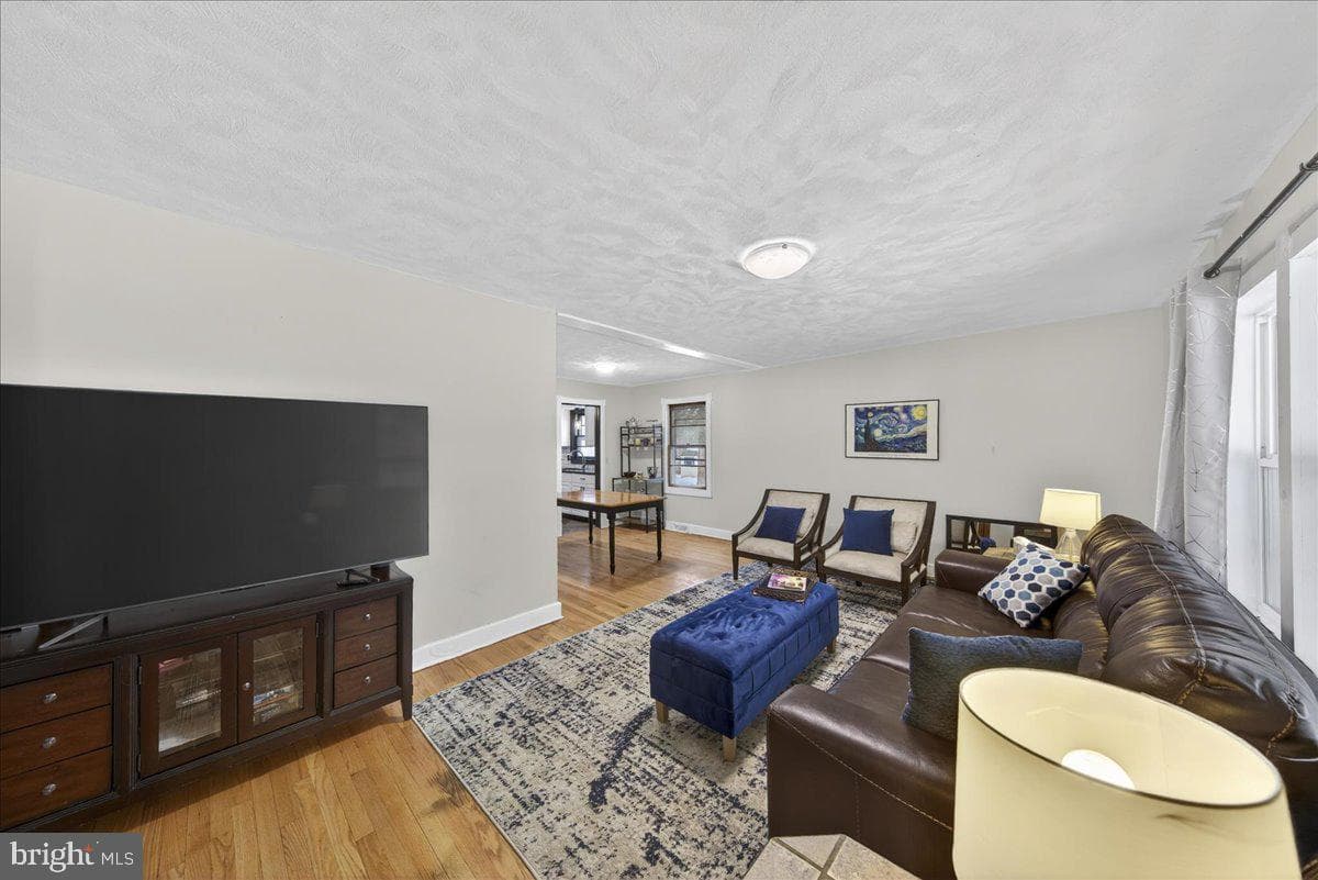 8901 Deekens Street photo 18