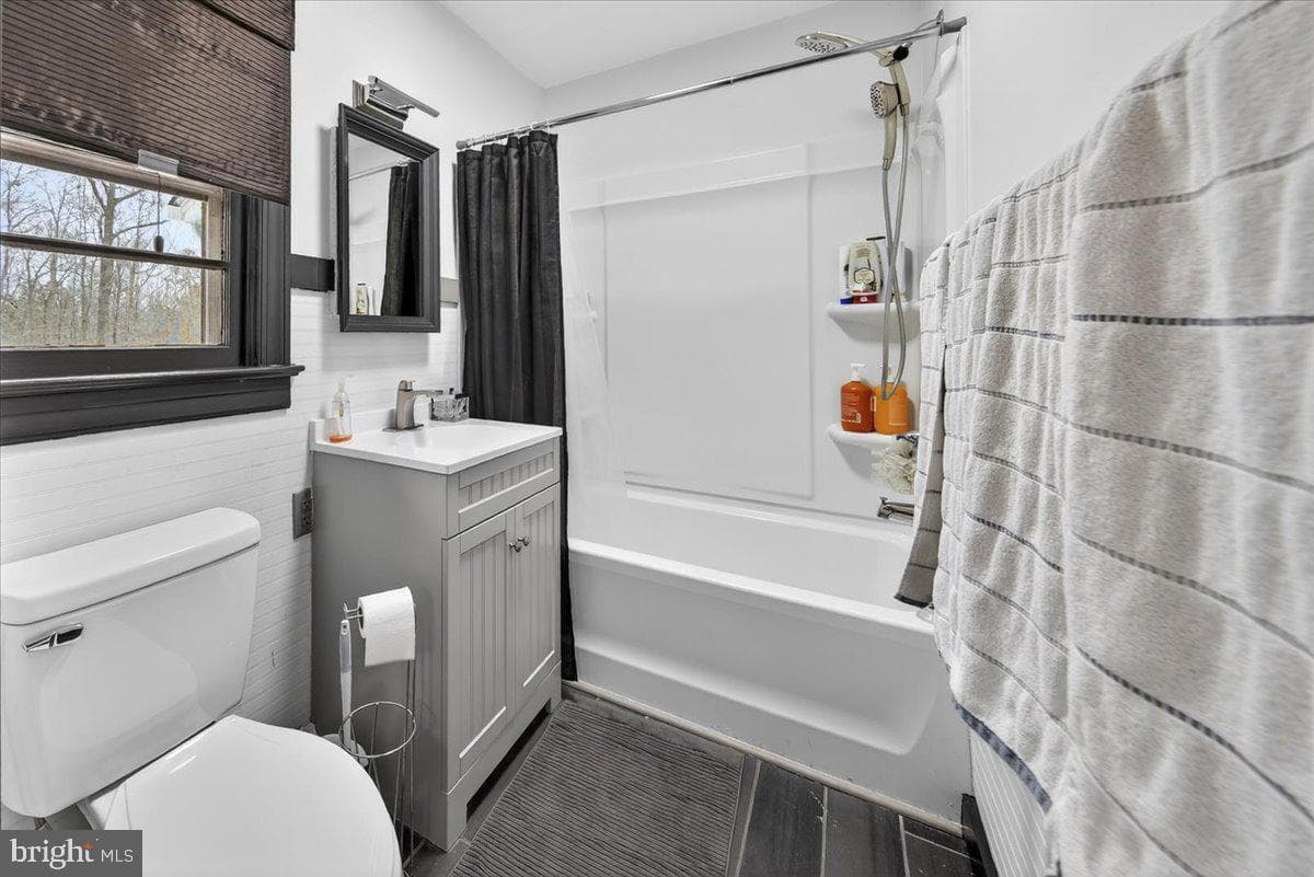 8901 Deekens Street photo 24