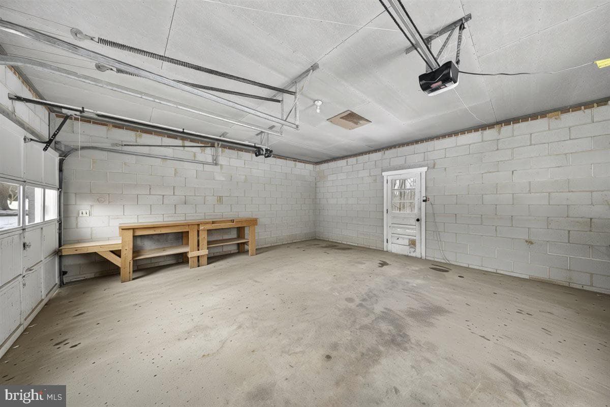 8901 Deekens Street photo 41