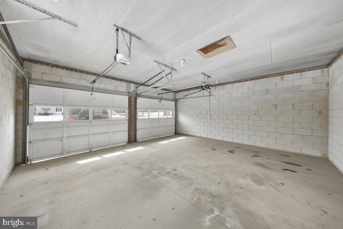 8901 Deekens Street photo 43