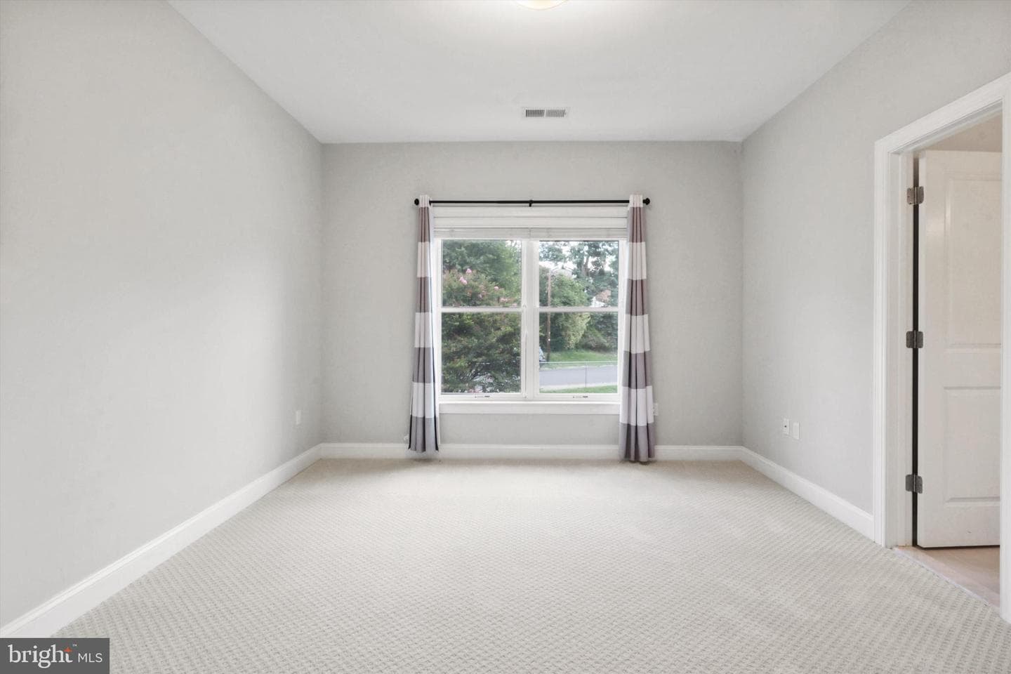 1720 N Cameron Street photo 31