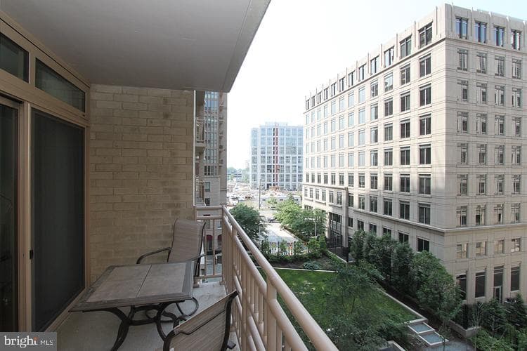 888 Quincy Street N #611 photo 32