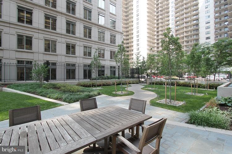 888 Quincy Street N #611 photo 35