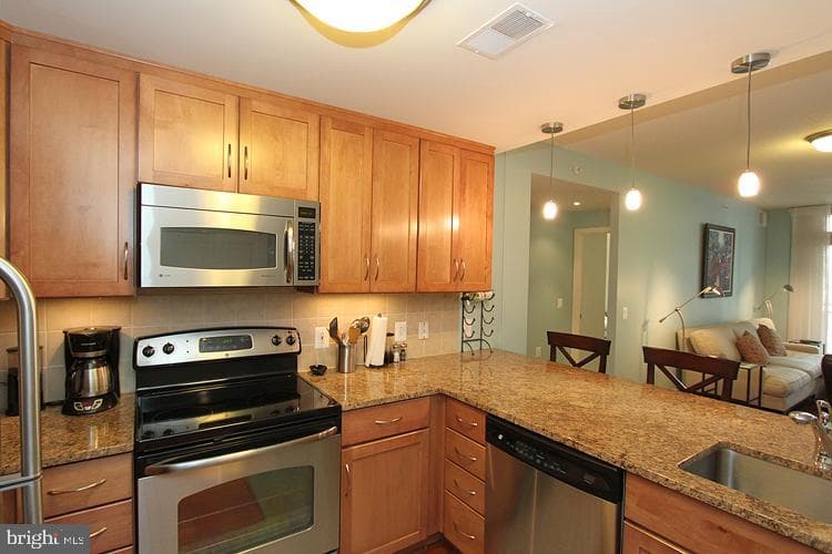 888 Quincy Street N #611 photo 42