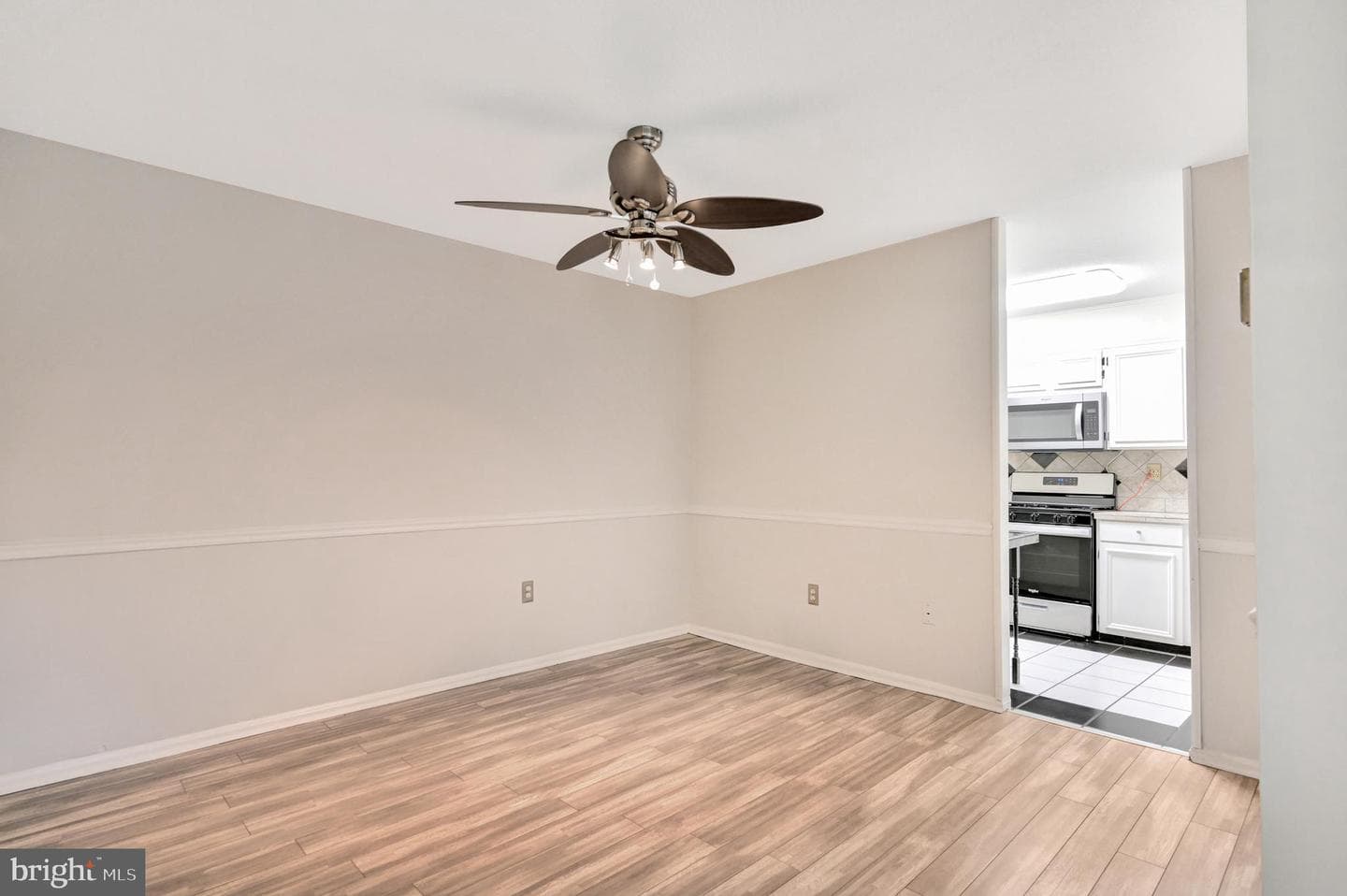 1300 Army Navy Drive S #227 photo 4
