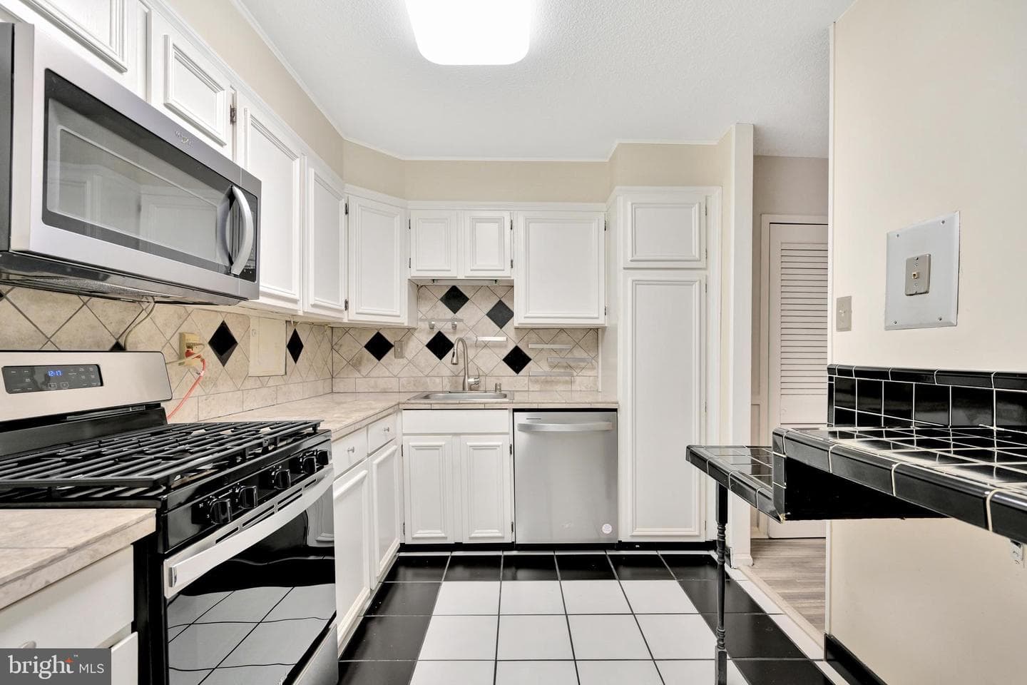1300 Army Navy Drive S #227 photo 7