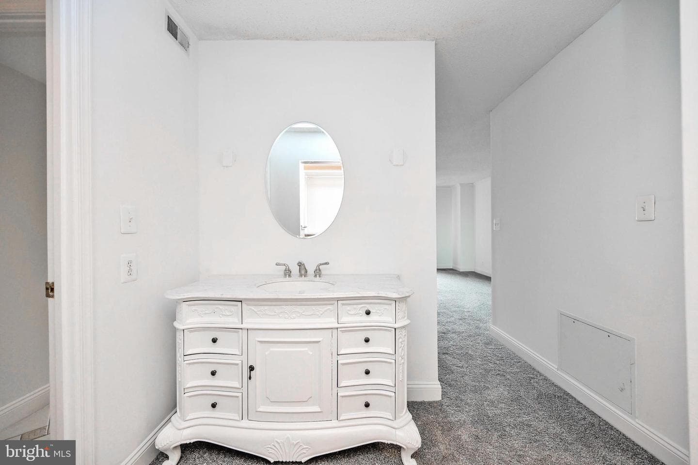 1600 N Oak Street #919 photo 17