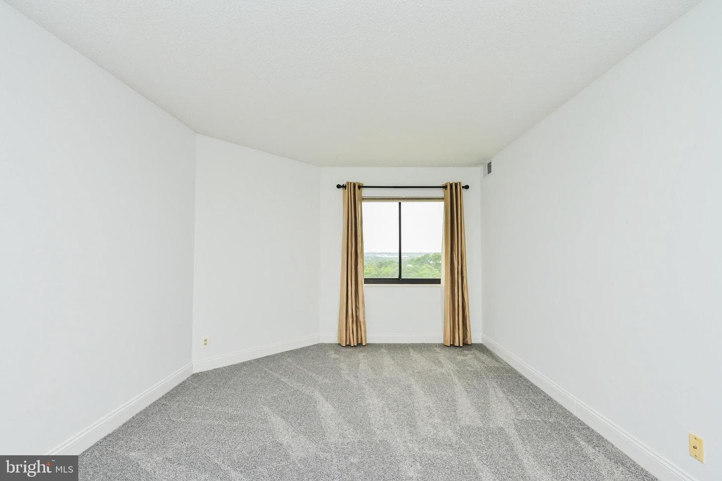 1600 N Oak Street #919 photo 36