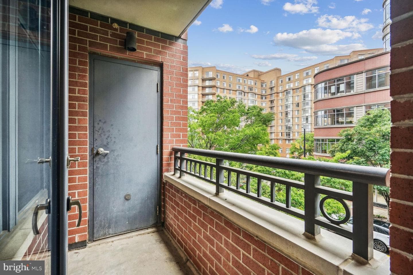1021 N Garfield Street #320 photo 16