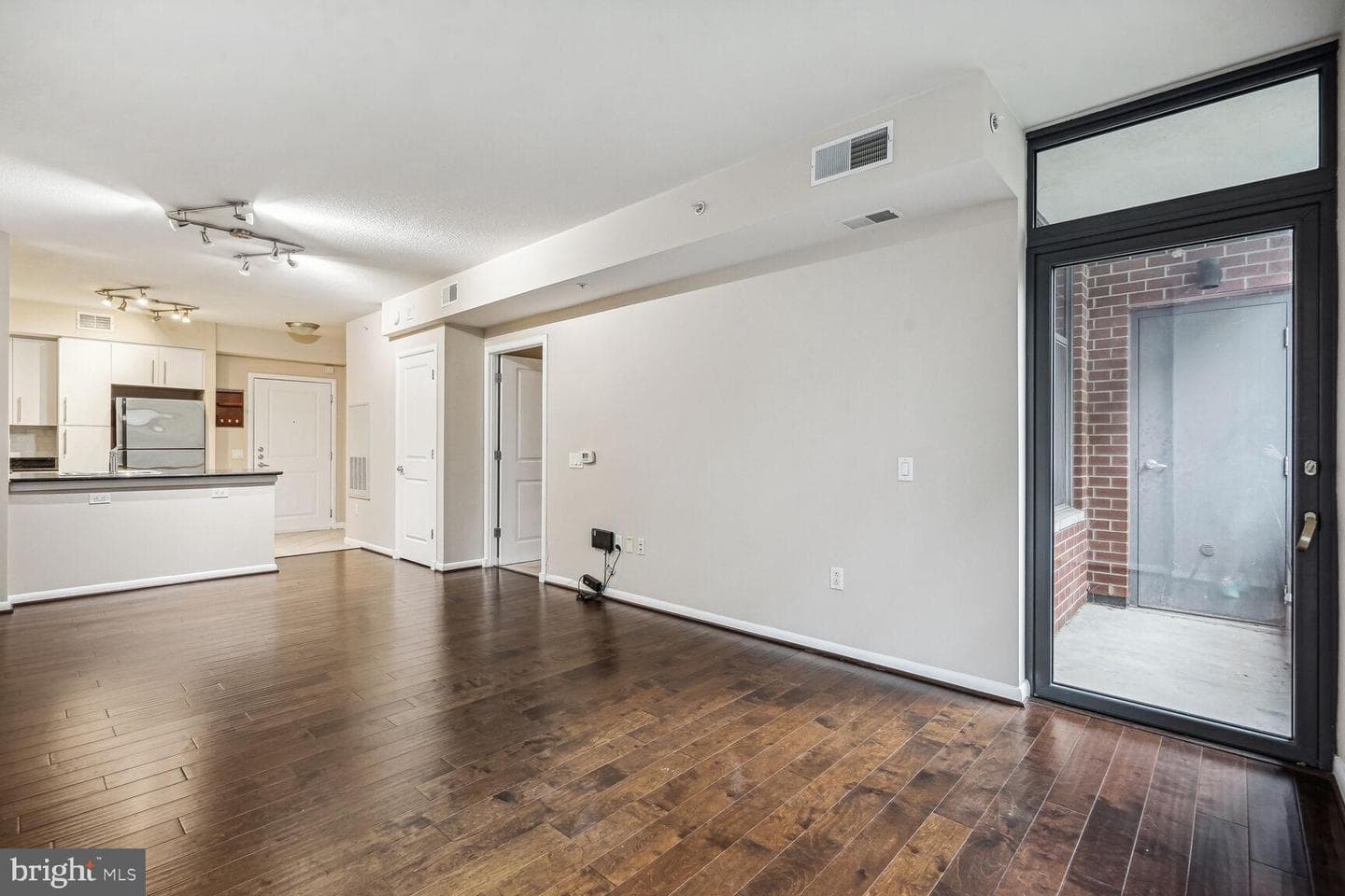1021 N Garfield Street #320 photo 2
