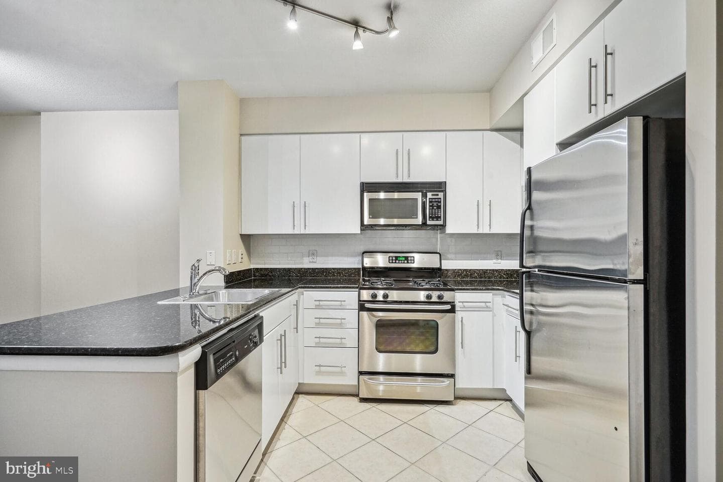 1021 N Garfield Street #320 photo 5