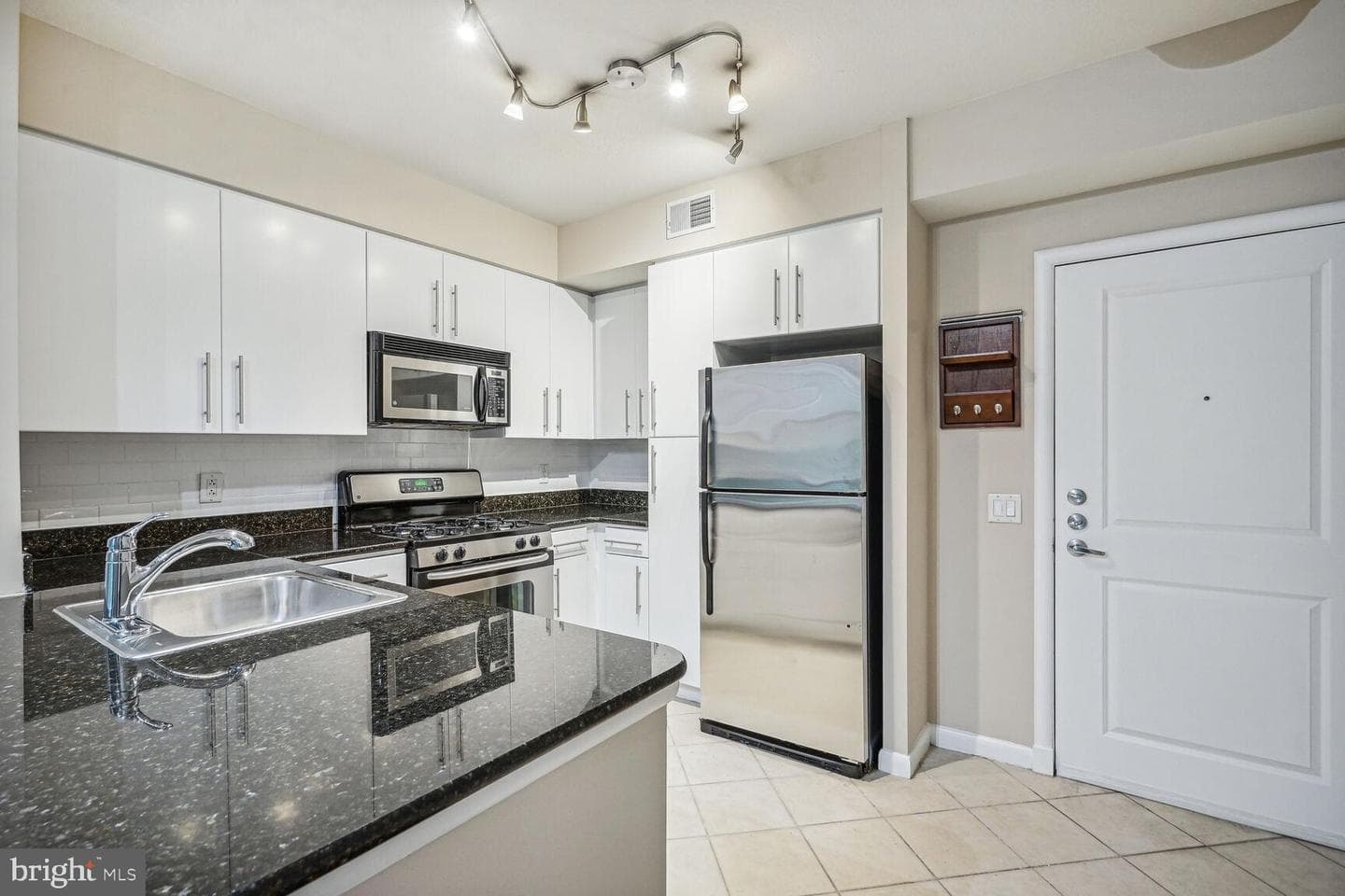 1021 N Garfield Street #320 photo 7