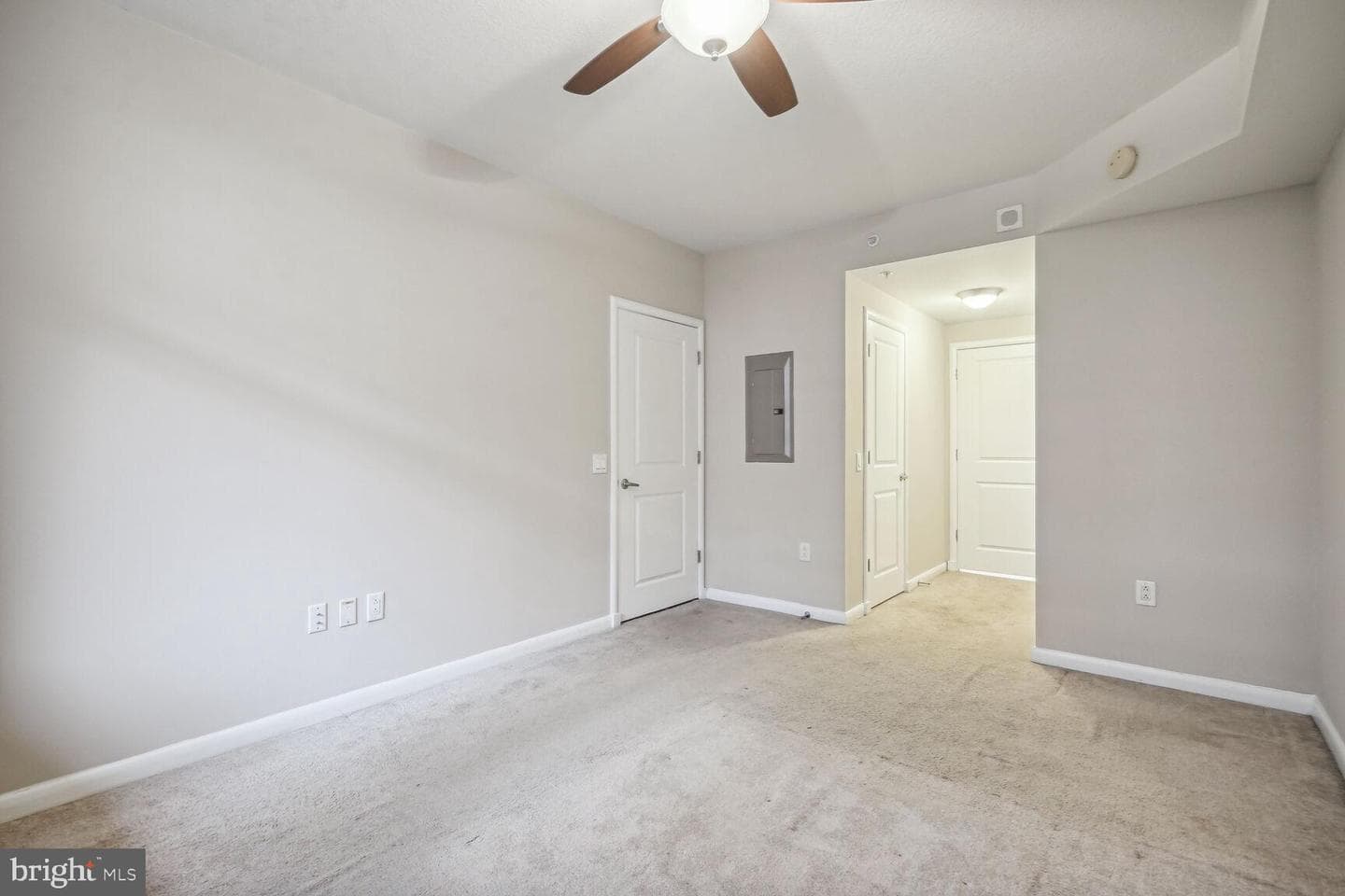 1021 N Garfield Street #320 photo 8