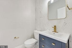 2023 S Kenmore Street photo 14