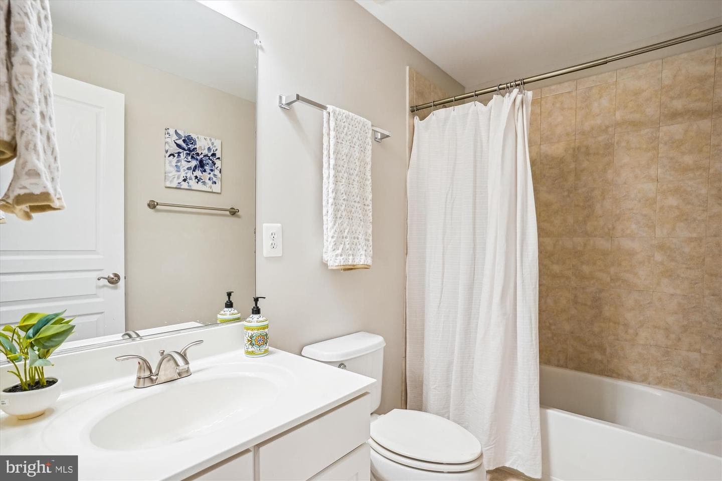 2603 S Kenmore Court photo 18