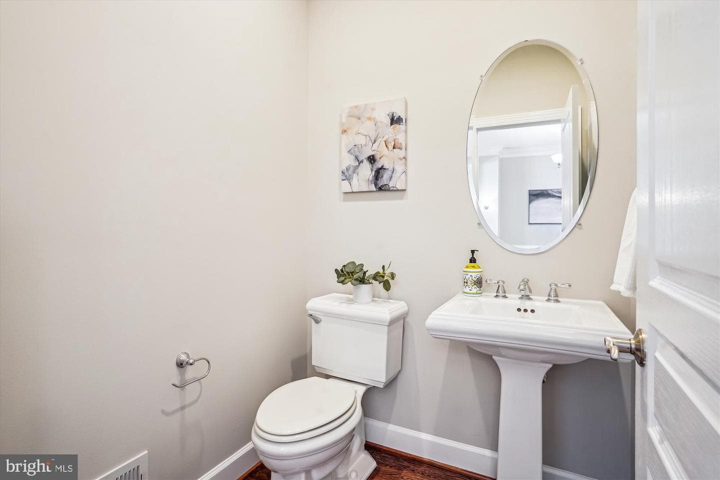 2603 S Kenmore Court photo 8