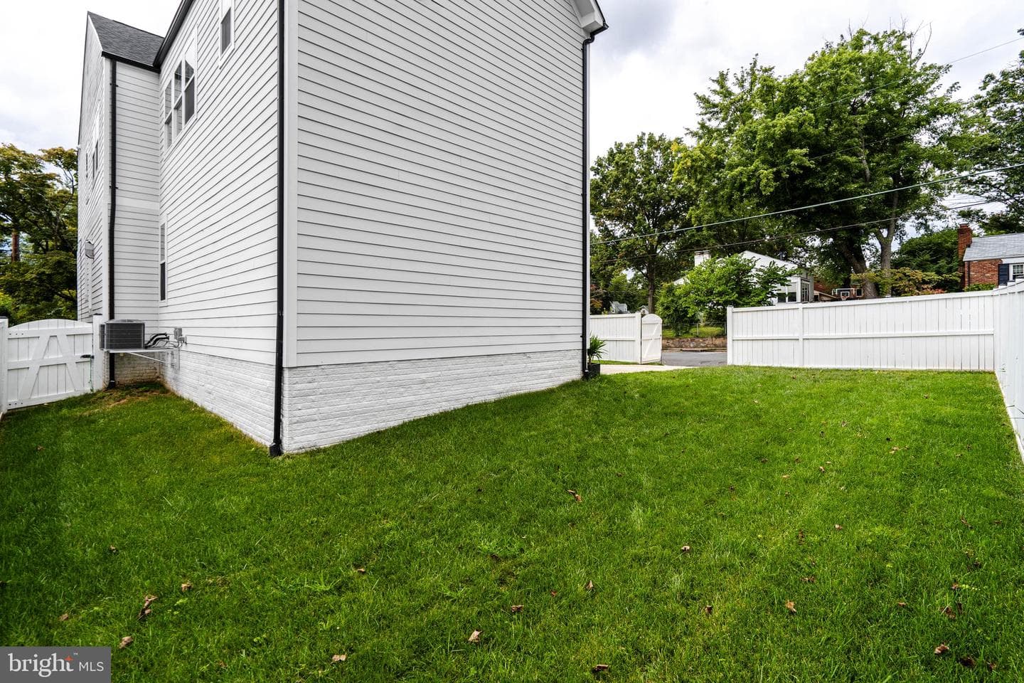 2621 N Lexington Street photo 45