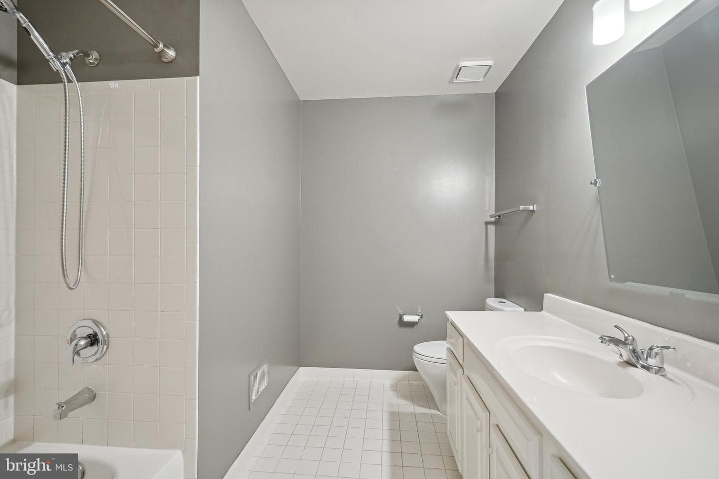 1504 N Colonial Court photo 16