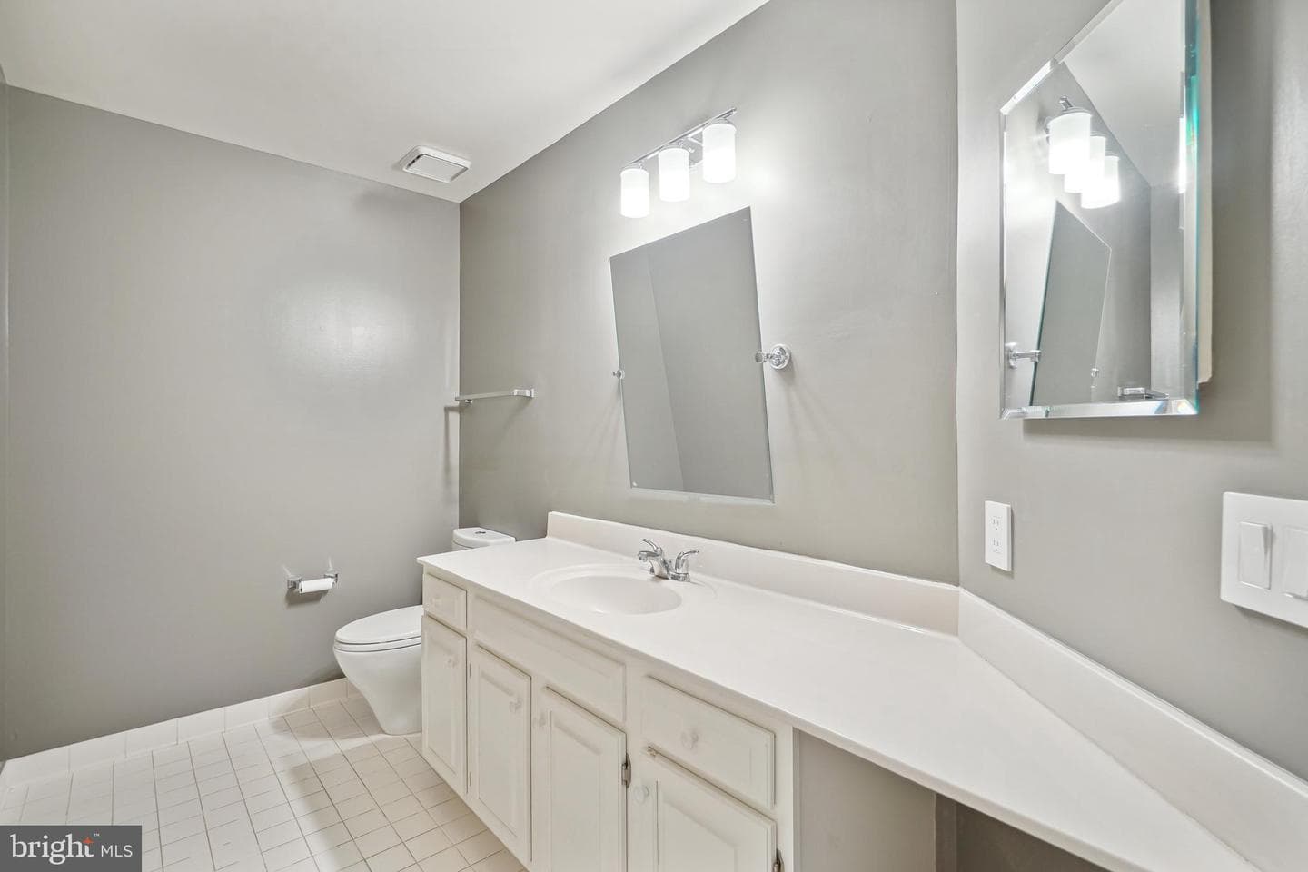 1504 N Colonial Court photo 17
