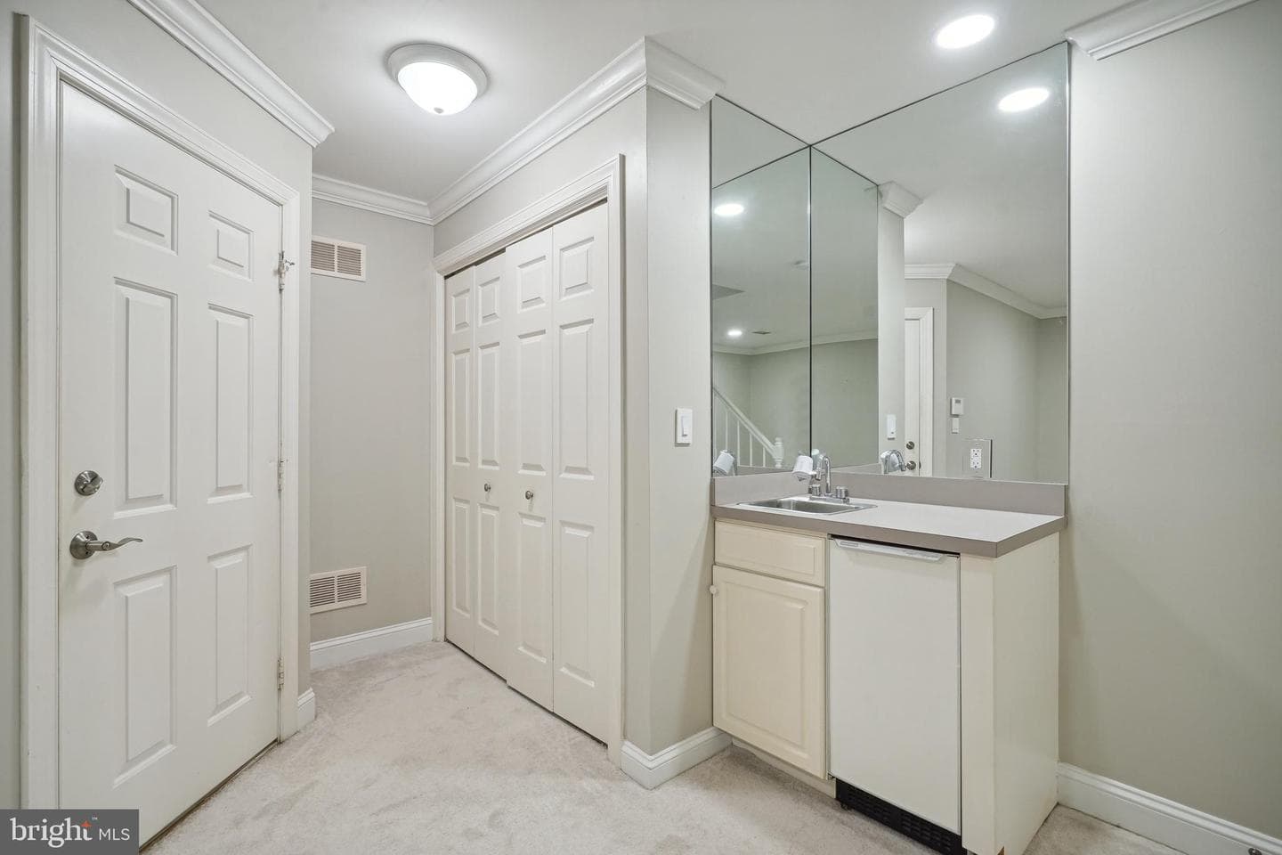 1504 N Colonial Court photo 19