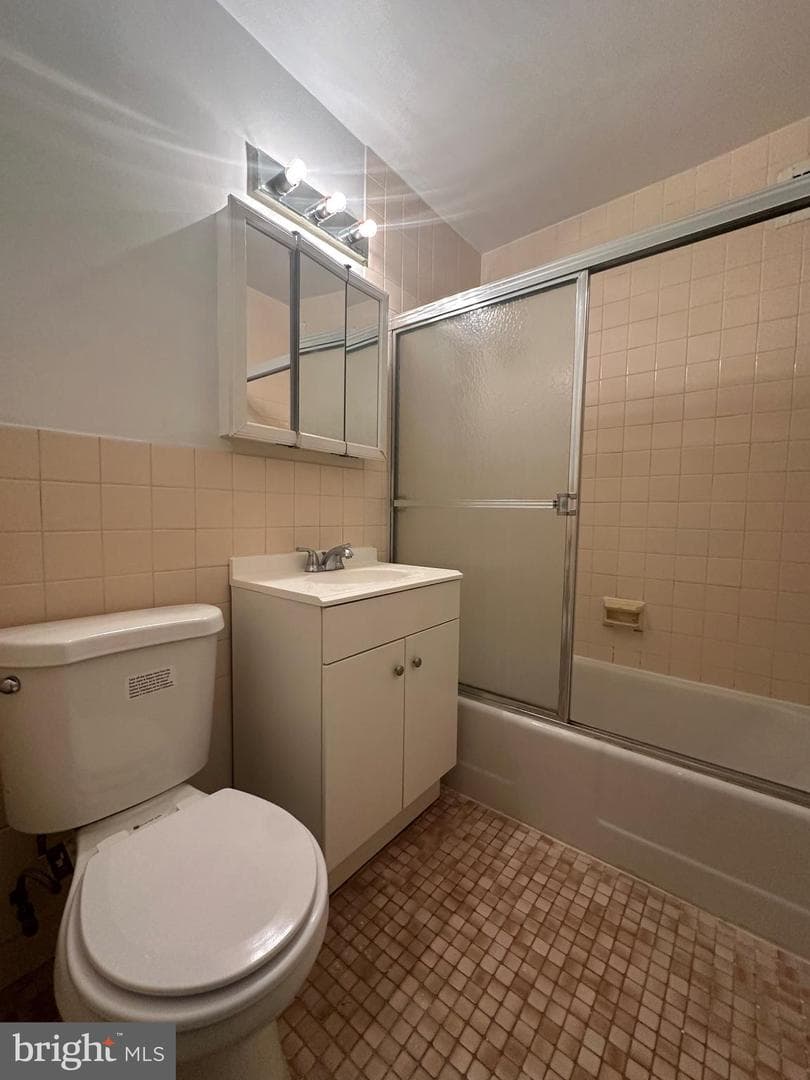 1121 Arlington Boulevard #226 photo 4