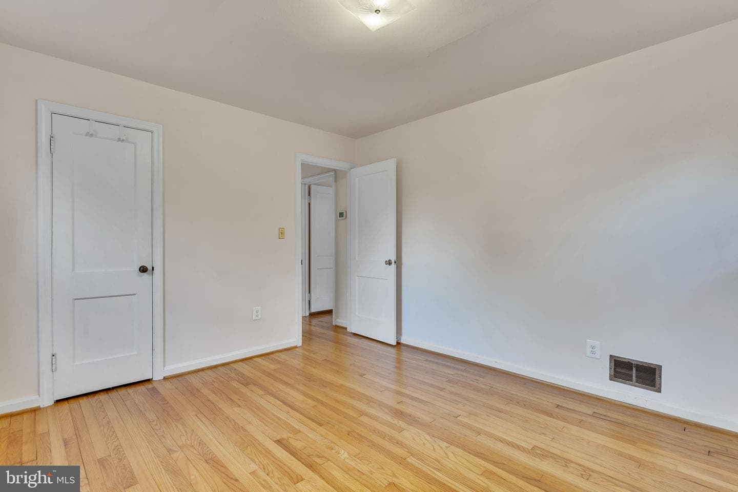 1223 N Vernon Street photo 11