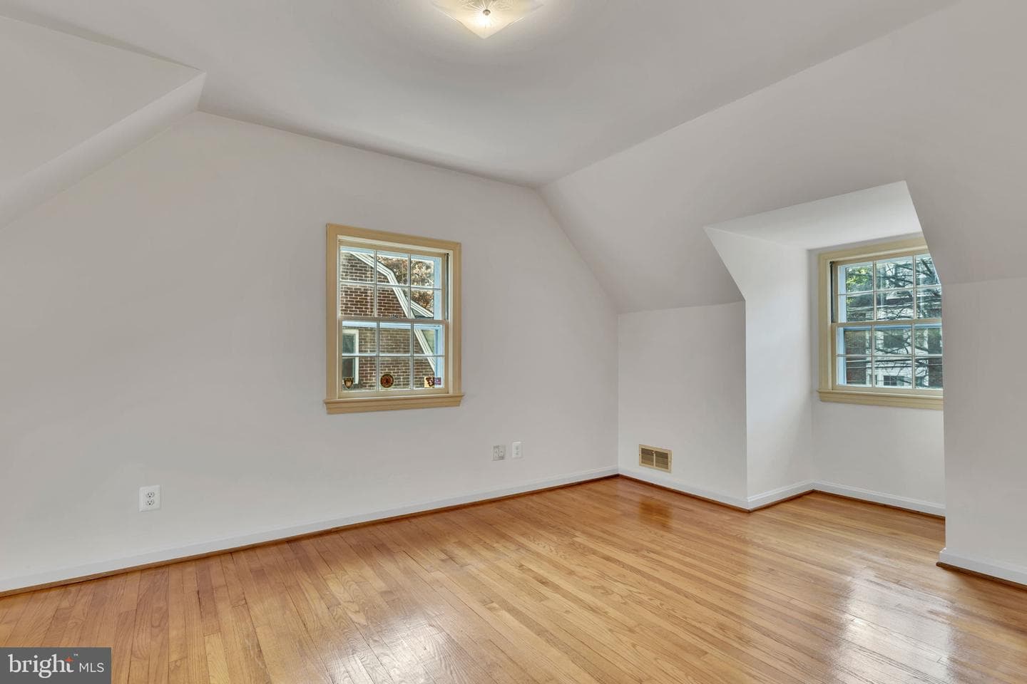 1223 N Vernon Street photo 13