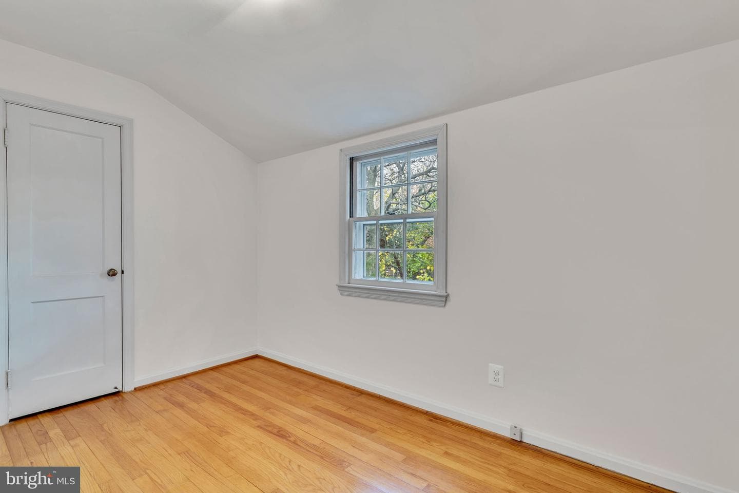1223 N Vernon Street photo 17