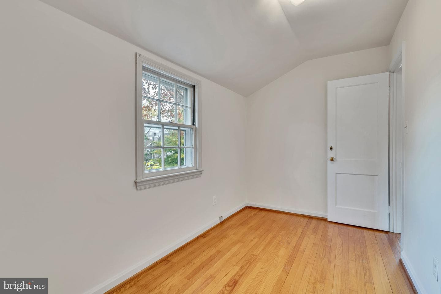 1223 N Vernon Street photo 18