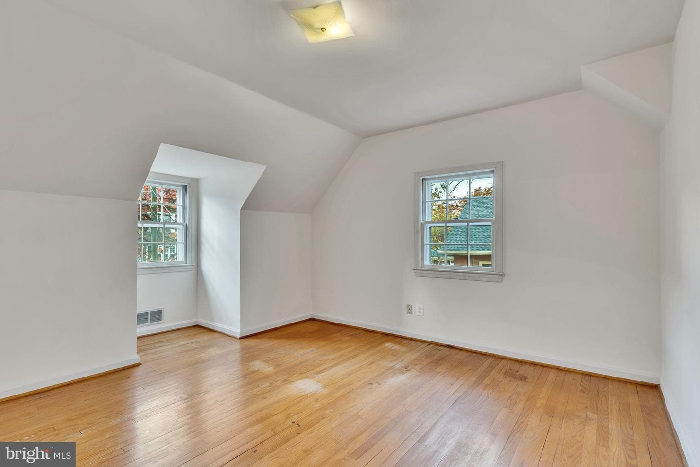 1223 N Vernon Street photo 19