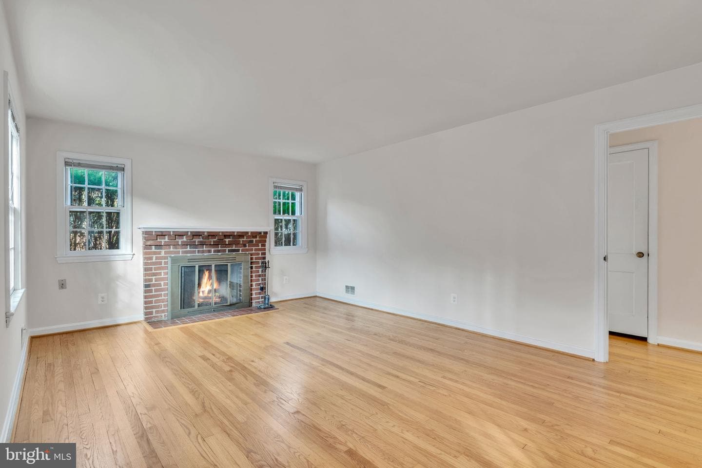 1223 N Vernon Street photo 2