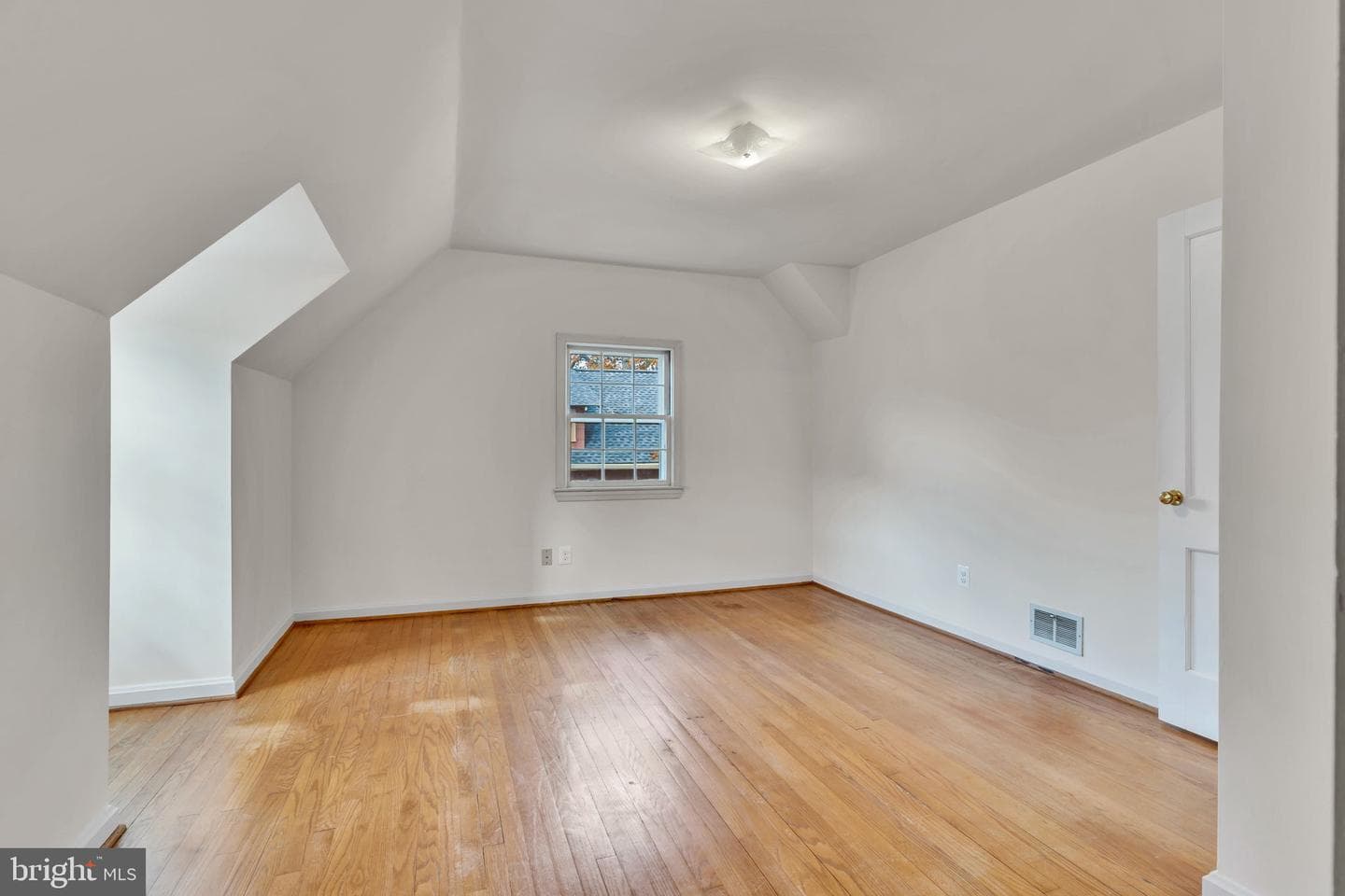 1223 N Vernon Street photo 20