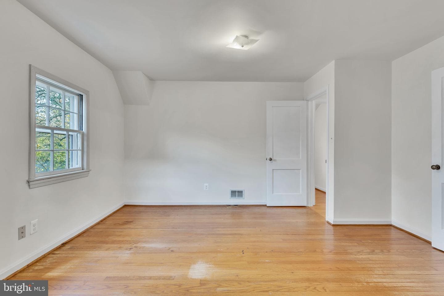 1223 N Vernon Street photo 21