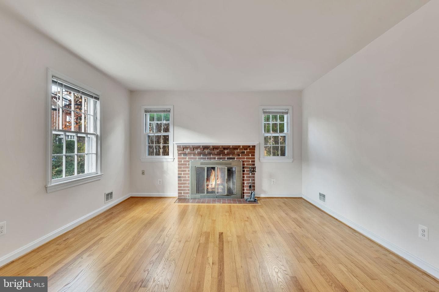 1223 N Vernon Street photo 3