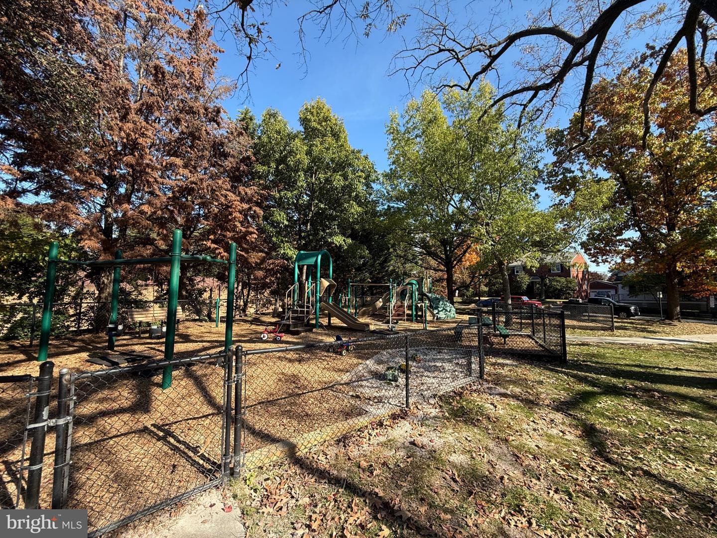 1223 N Vernon Street photo 37
