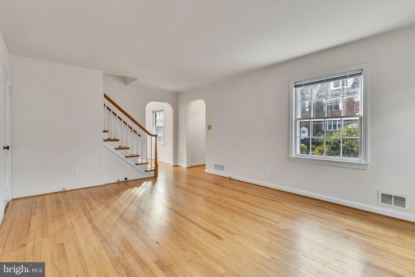 1223 N Vernon Street photo 4