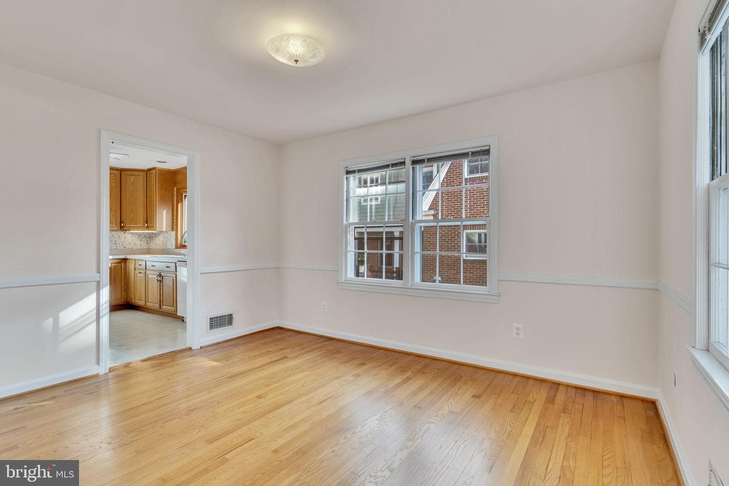 1223 N Vernon Street photo 5