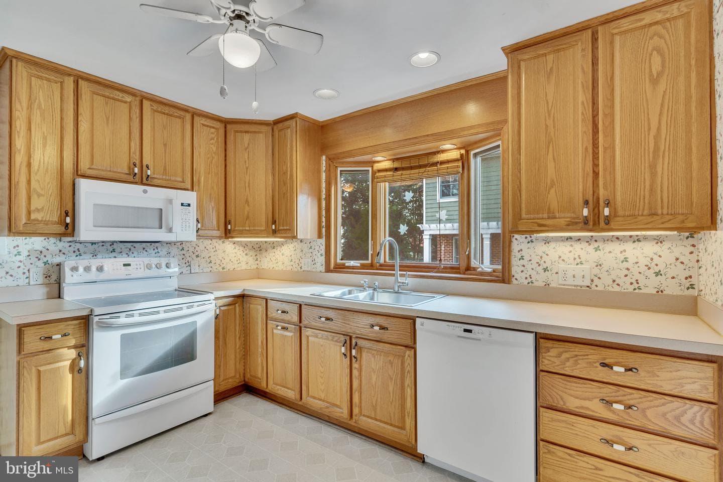 1223 N Vernon Street photo 7