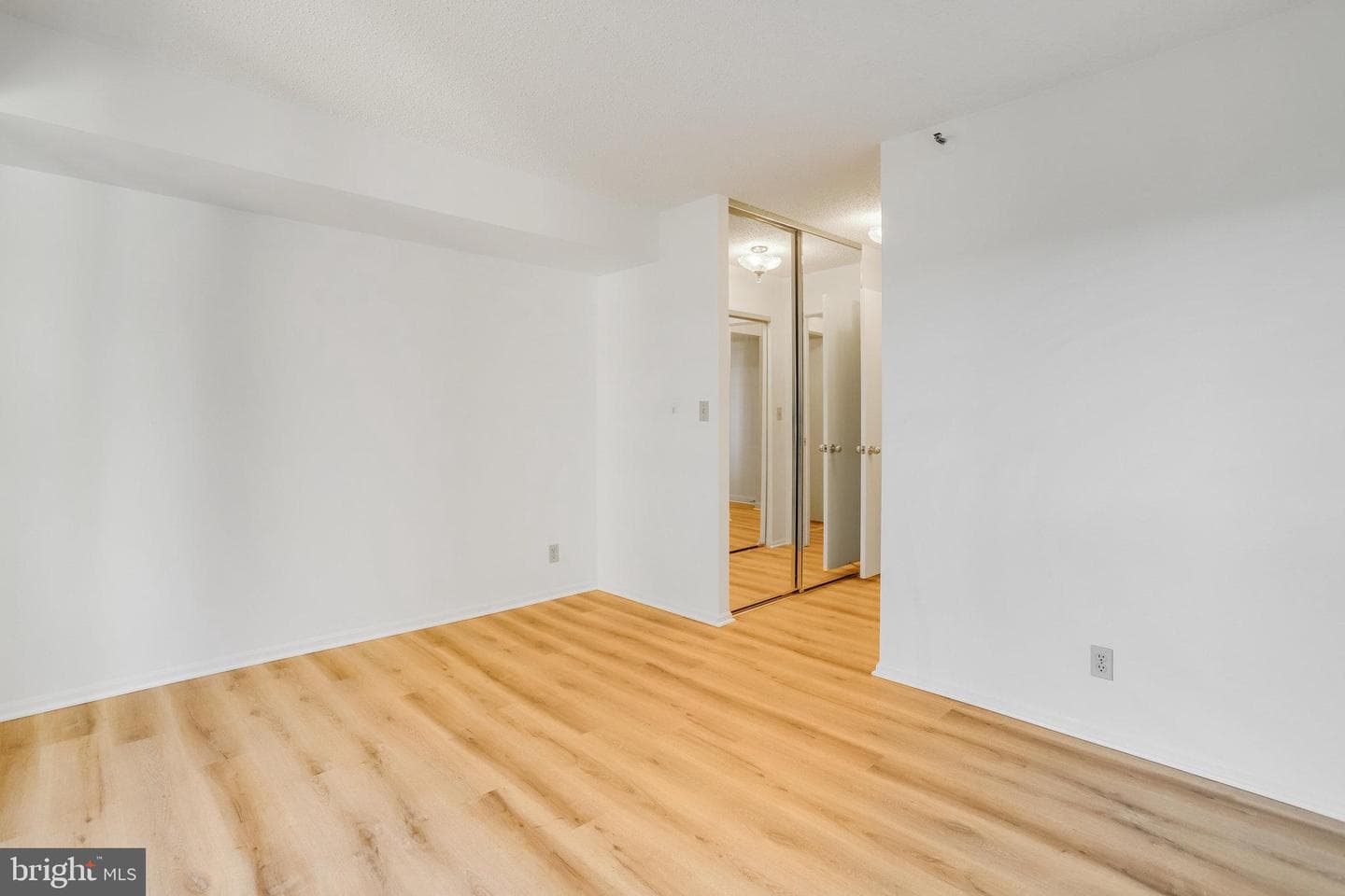 1600 N Oak Street #810 photo 19