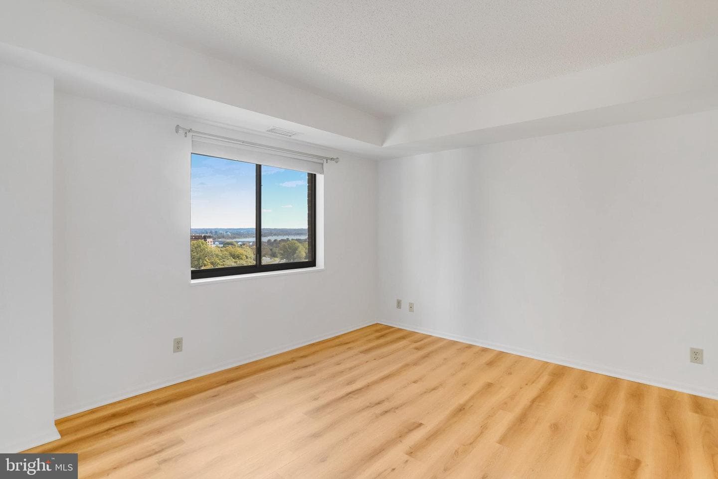 1600 N Oak Street #810 photo 22