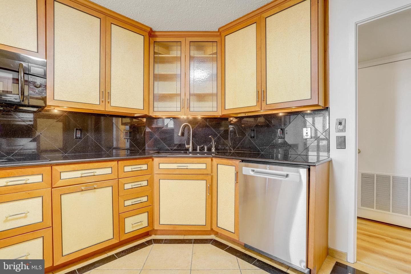 1600 N Oak Street #810 photo 51