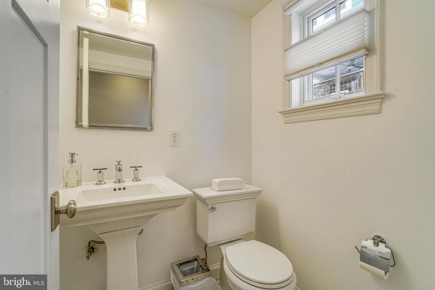 862 N Kensington Street photo 20