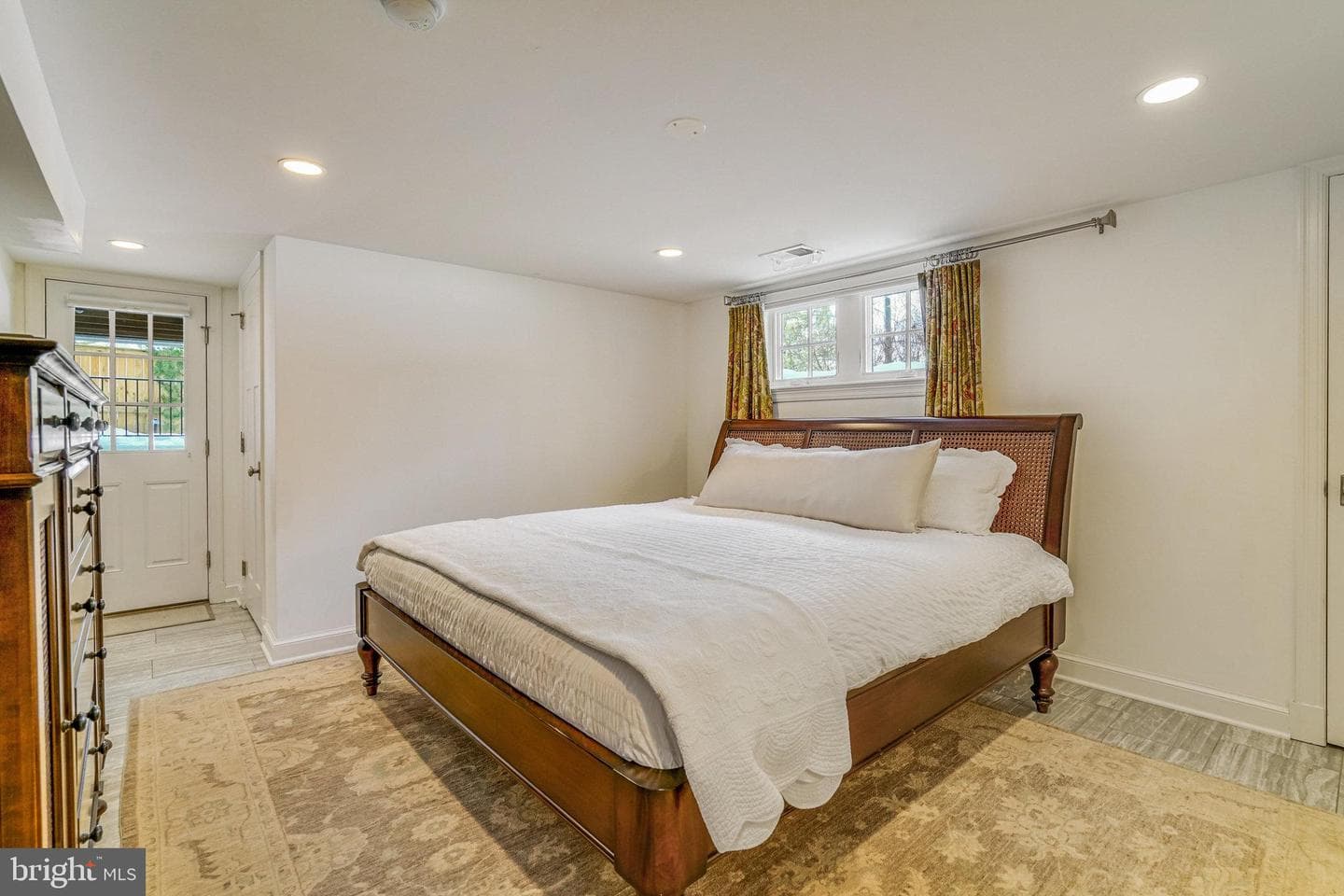 862 N Kensington Street photo 50