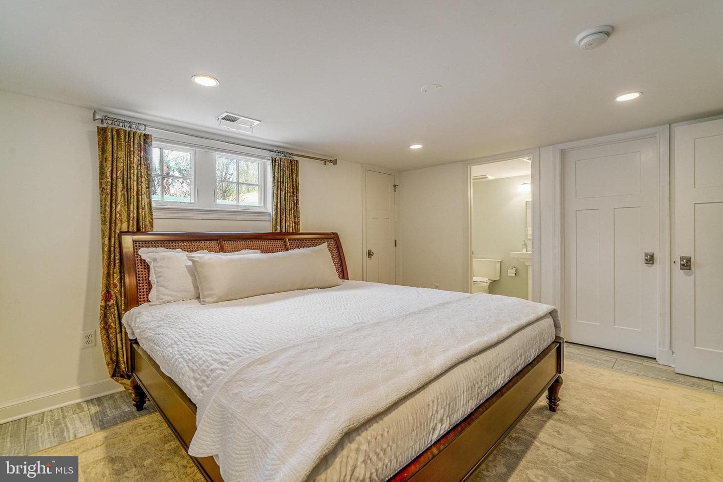 862 N Kensington Street photo 52