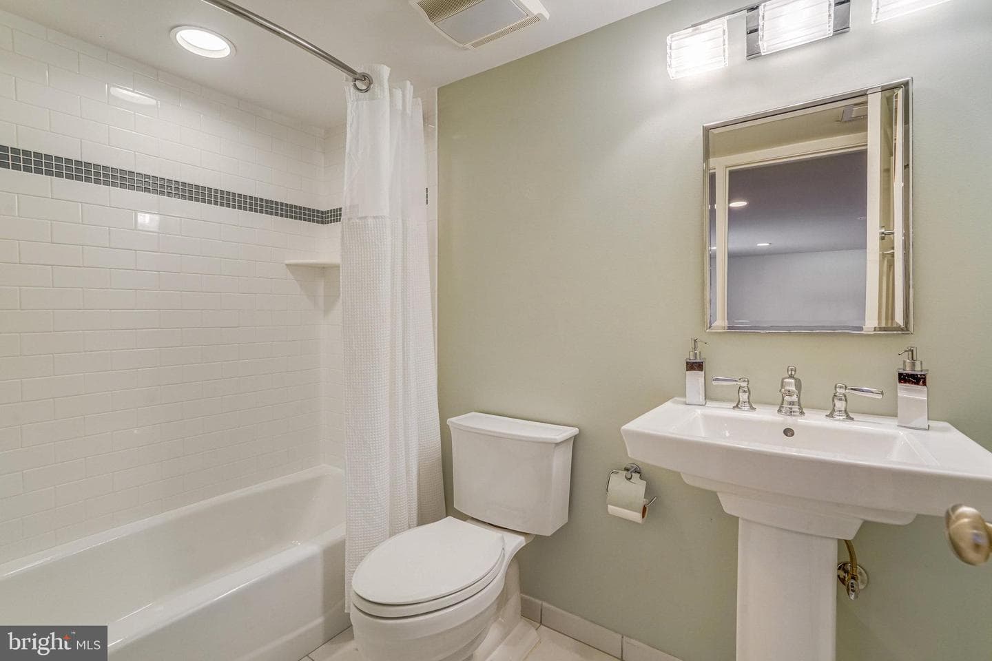 862 N Kensington Street photo 53